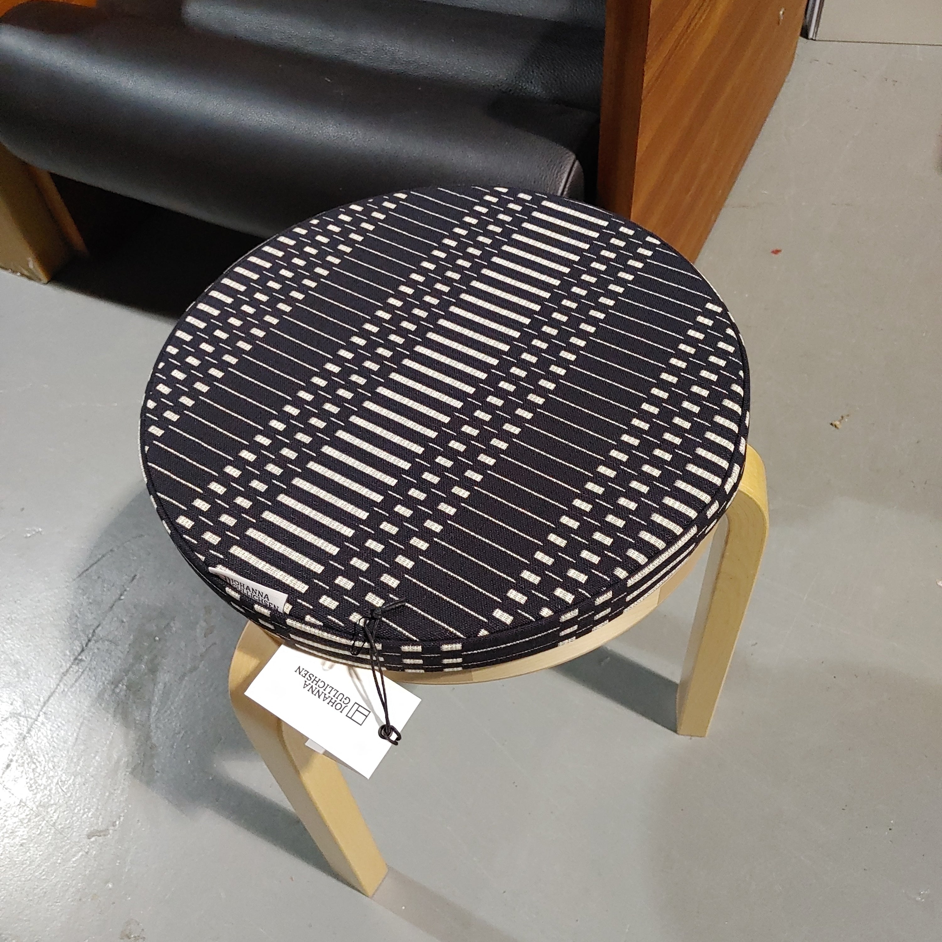 Discushion Seat cushion (Aalto stool) Helios Black