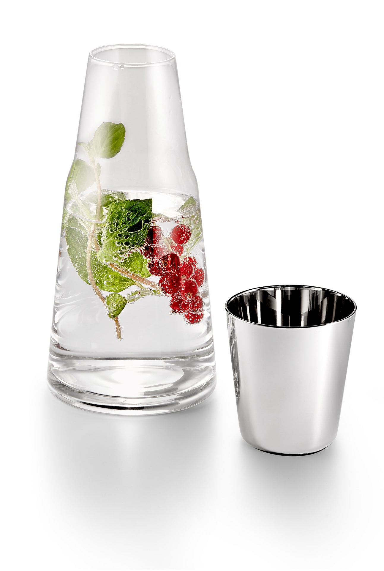 H2O pitcher with drinking glass