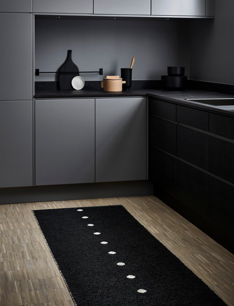 70x200cm  /  2.25x6.5ft PEG RUG - BLACK/LINEN