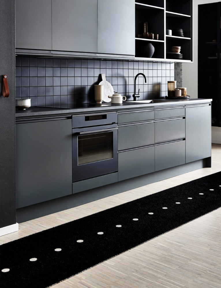 70x200cm  /  2.25x6.5ft PEG RUG - BLACK/LINEN