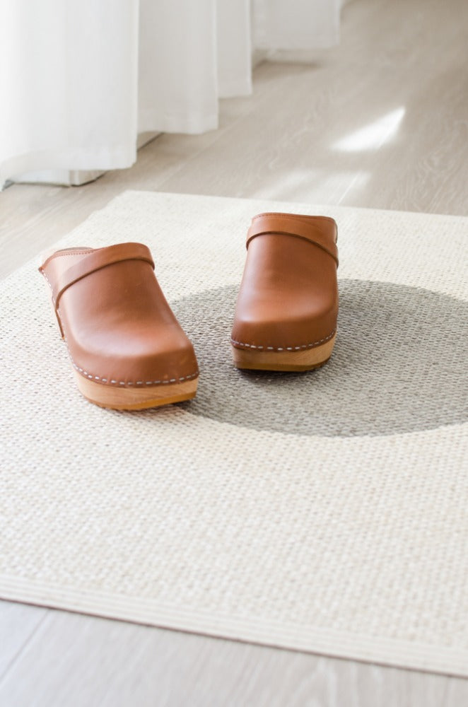 70x225cm / 2.25x7.5ft VERA RUG - WARM GREY/VANILLA