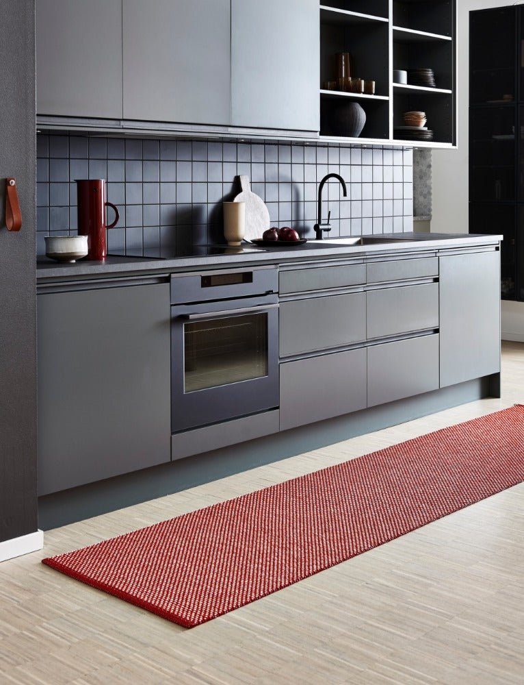 60x85cm /  2x2.75ft EFFI RUG - DARK RED/CORAL RED/VANILLA