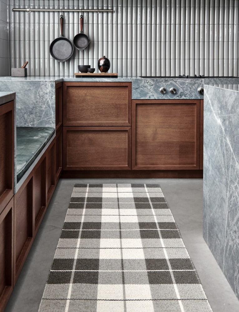 70x140cm / 2.25x4.5ft ED RUG - Charcoal / Warm Grey / Vanilla