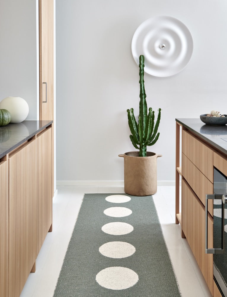 70x150cm / 2.25x5ft VERA RUG - ARMY/VANILLA