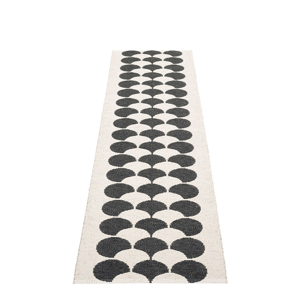 70x250cm / 2.25x8.25ft Poppy rug Bio Edition BLACK/VANILLA