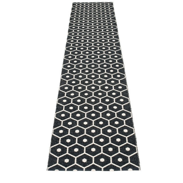 70x100cm / 2.25x3.25ft HONEY RUG- BLACK/VANILLA