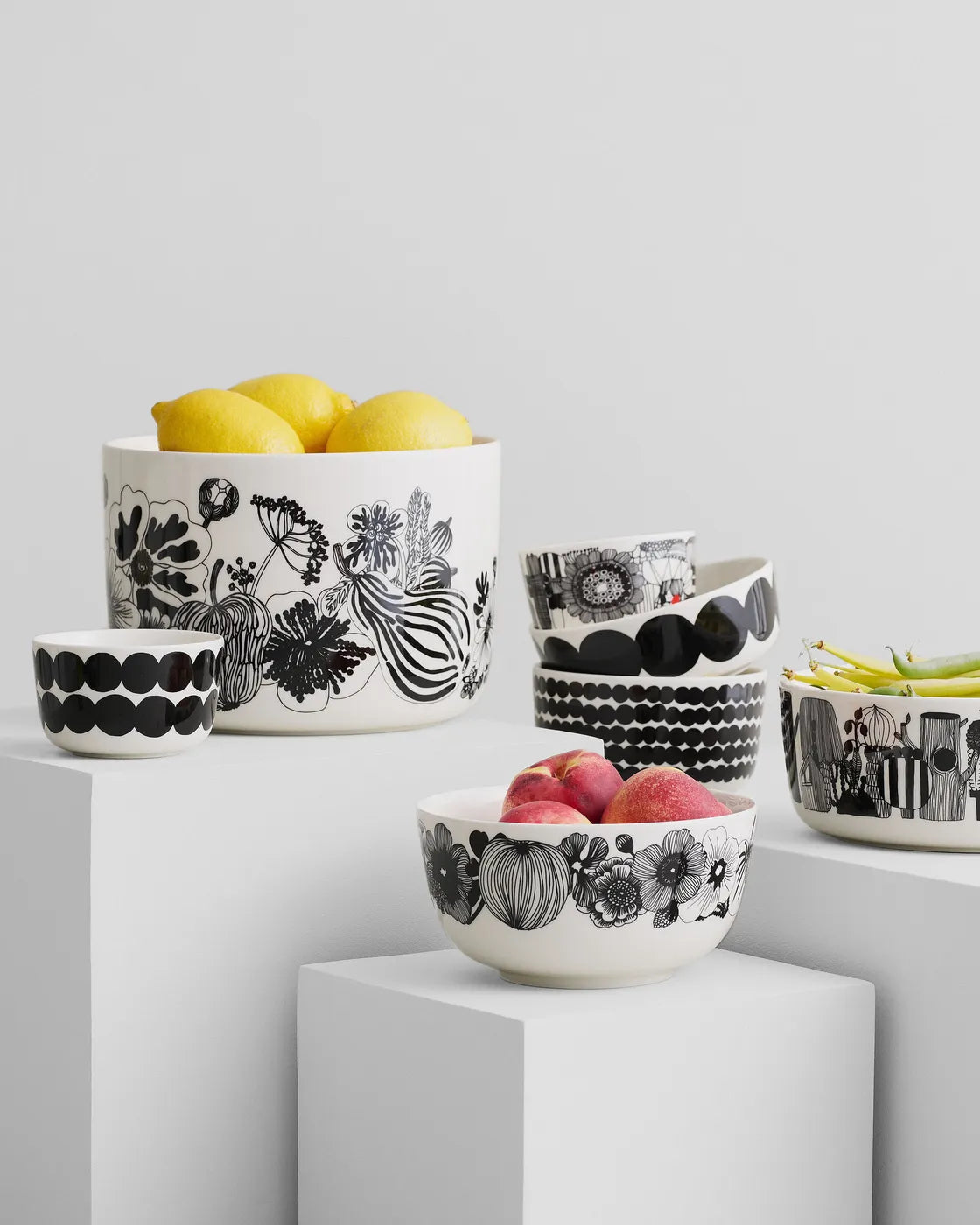 Oiva / Siirtolapuutarha bowl 2,5 dl white, black, red