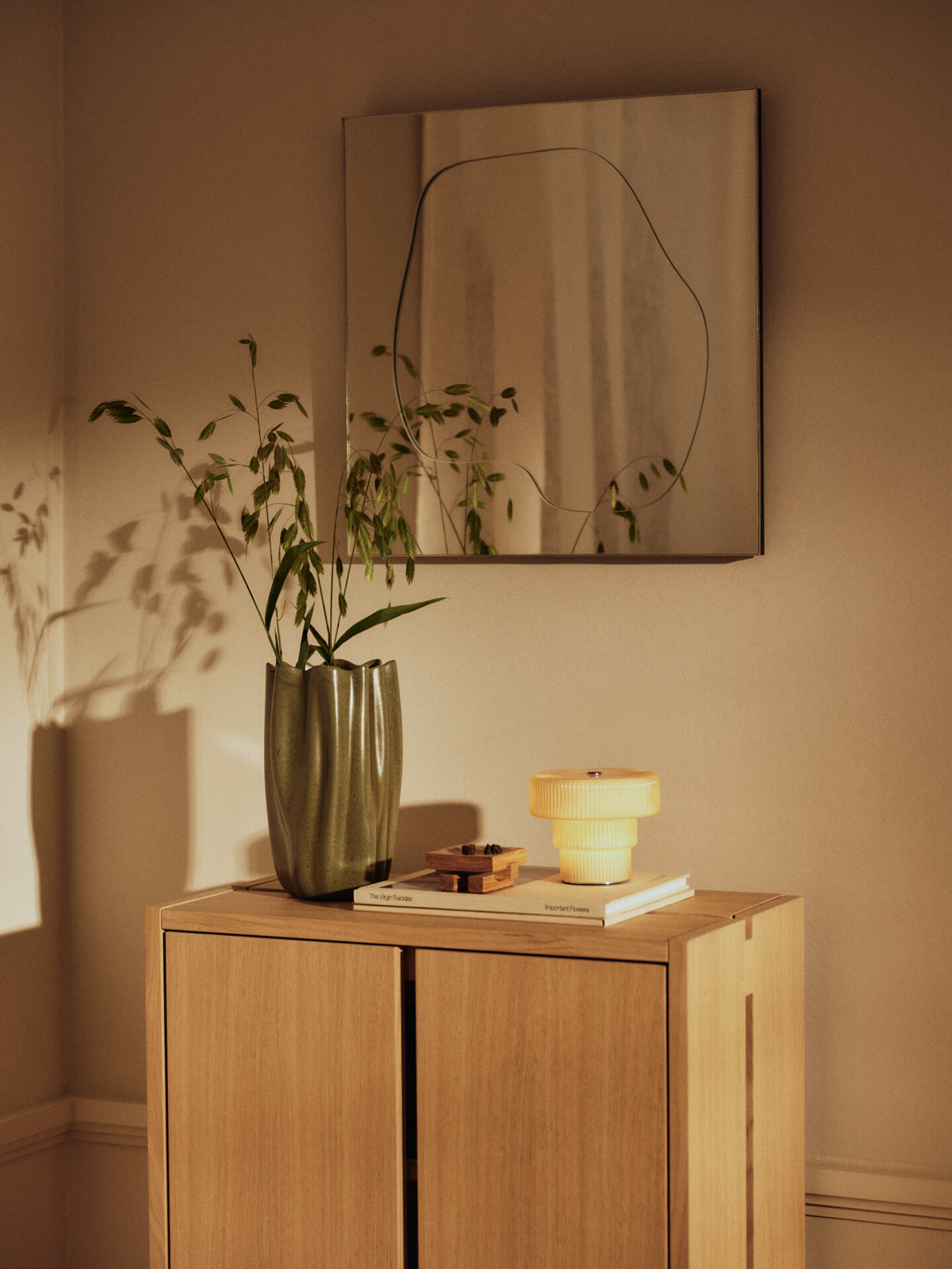 Nium Vase - H23 - Dark Sage