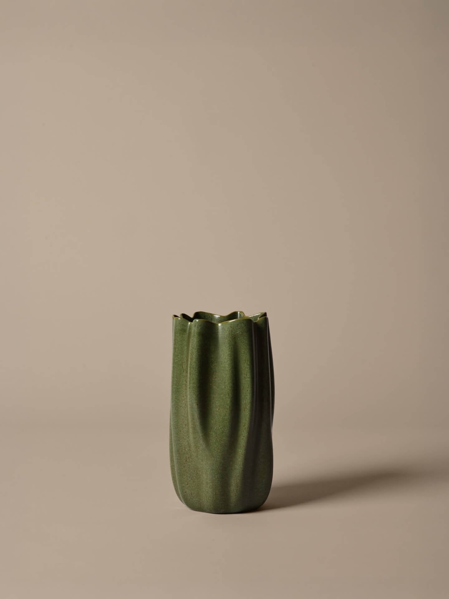 Nium Vase - H23 - Dark Sage
