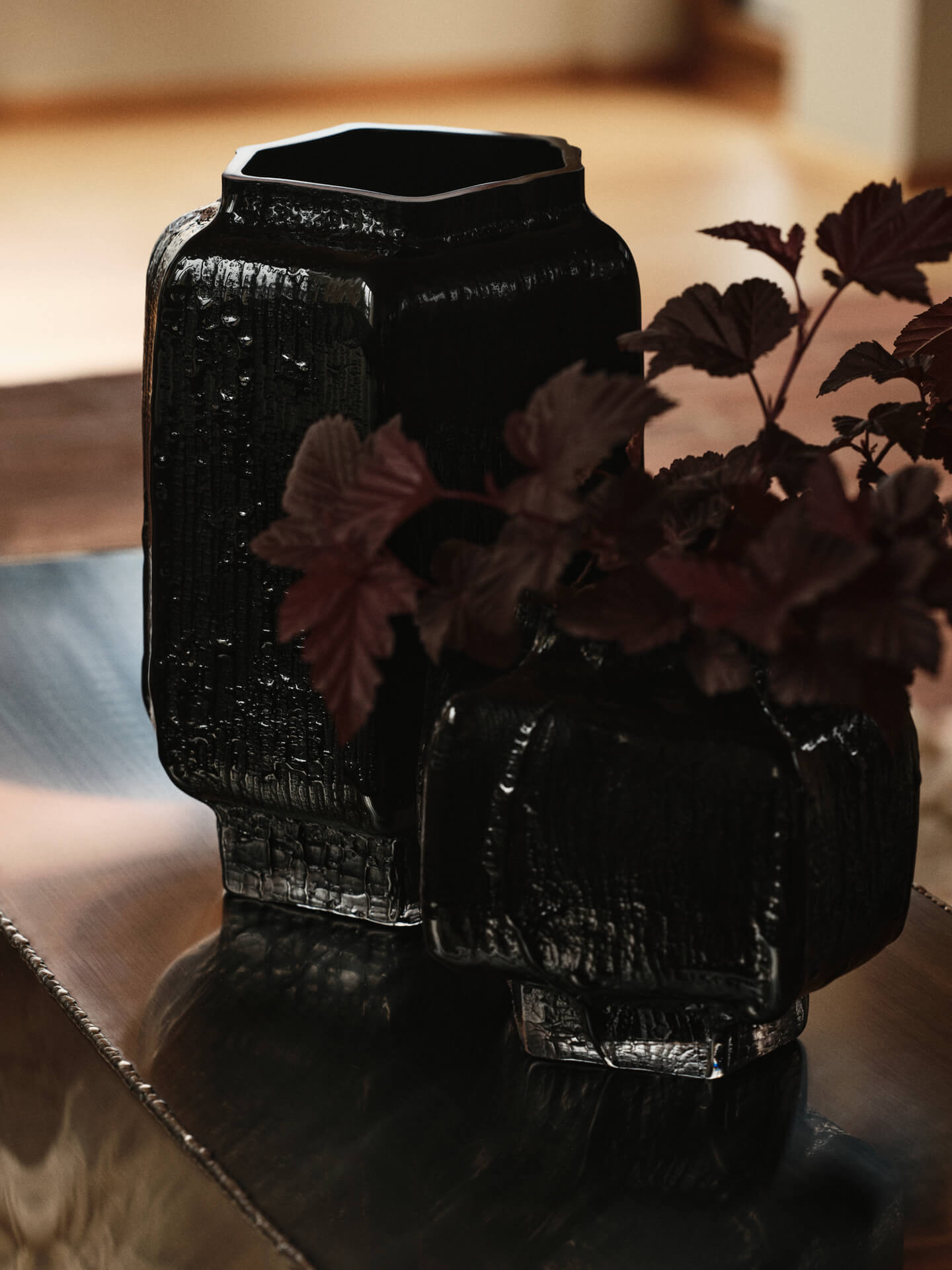 Mokuri Vase - H15 - Black