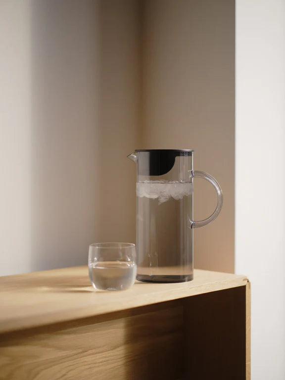 EM77 jug with lid 1.5 l. SMOKE