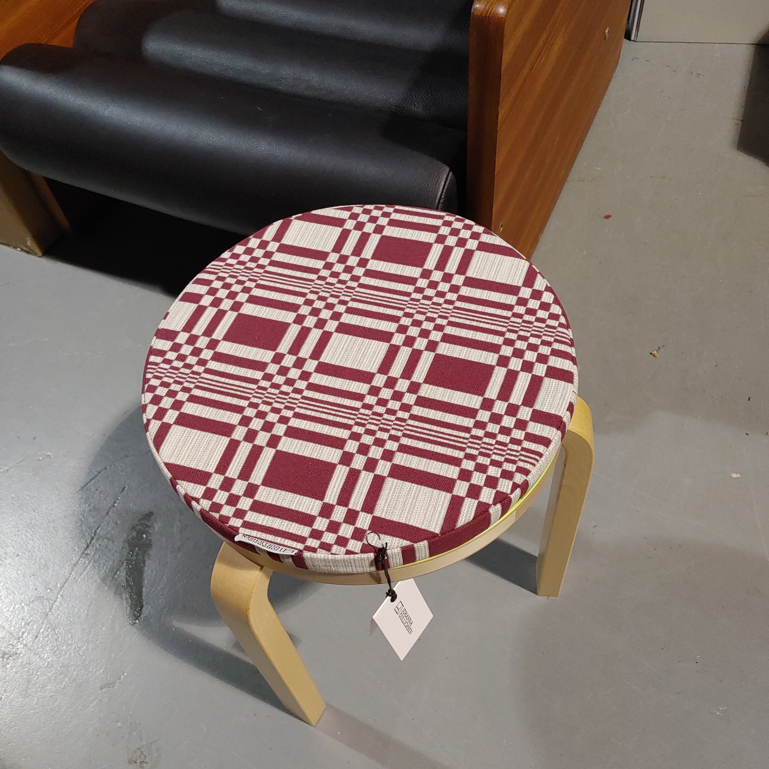 Discushion Seat cushion (Aalto stool) Doris Bordeaux