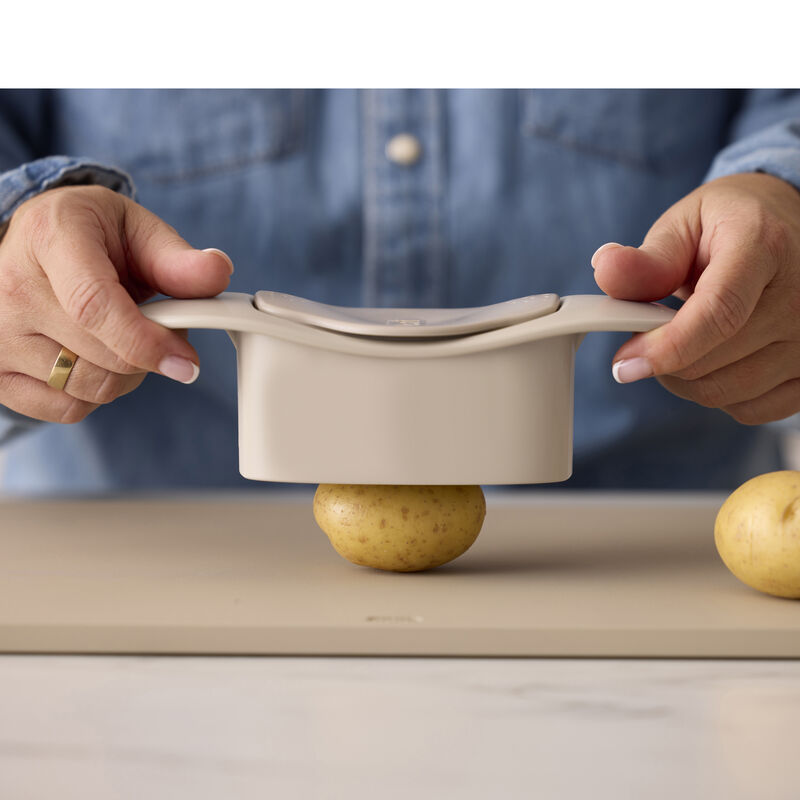Hasselback cutter Humus