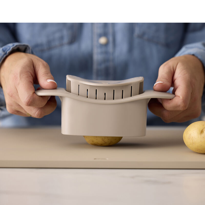 Hasselback cutter Humus