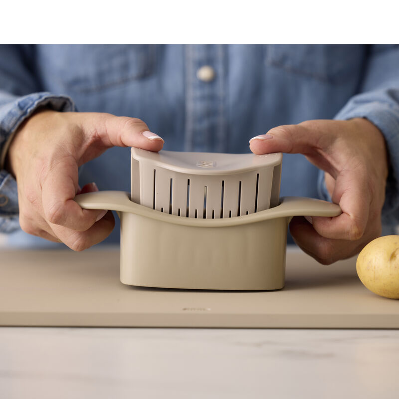 Hasselback cutter Humus