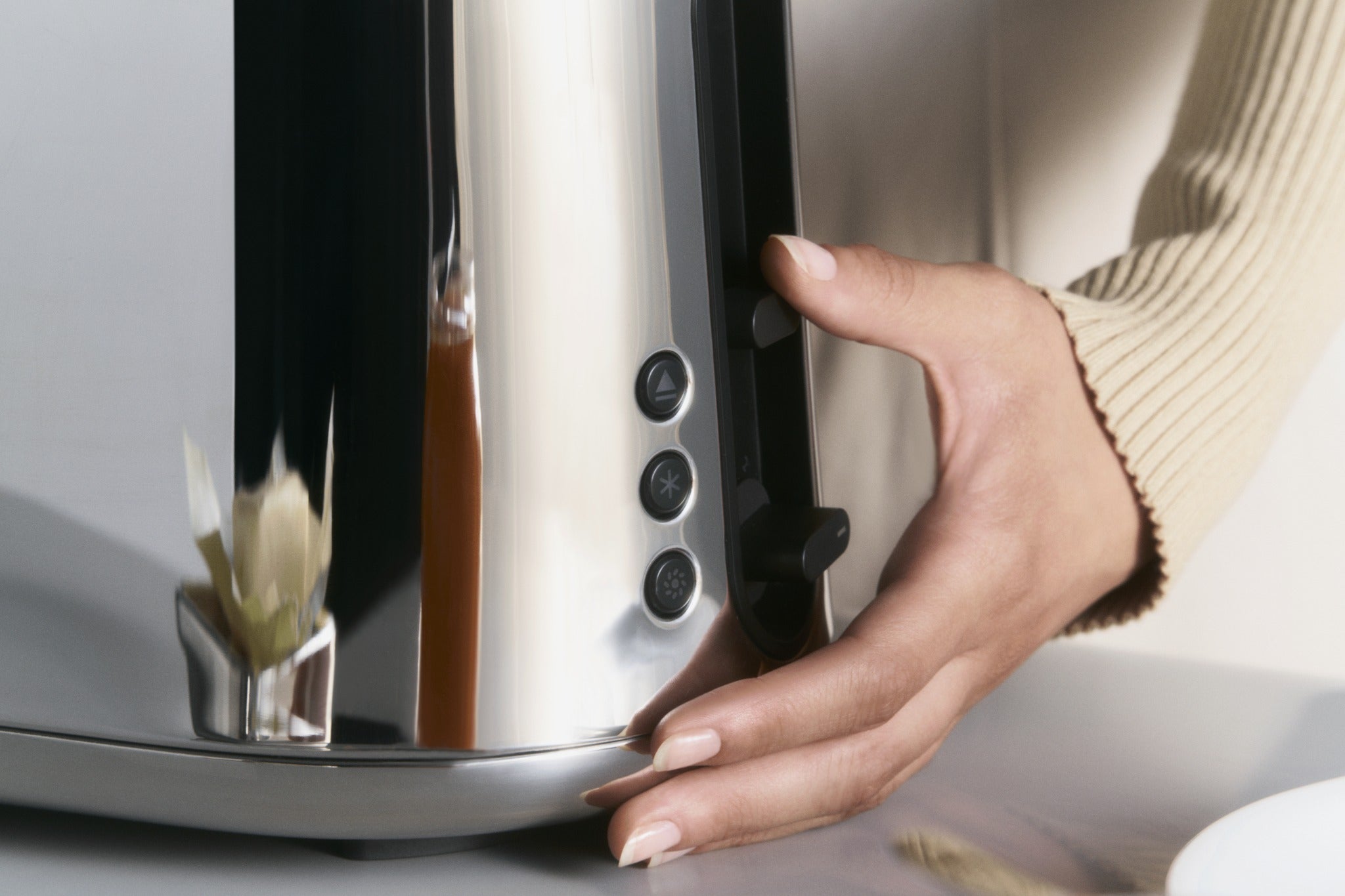 NE03 B/USA Toru Electric toaster