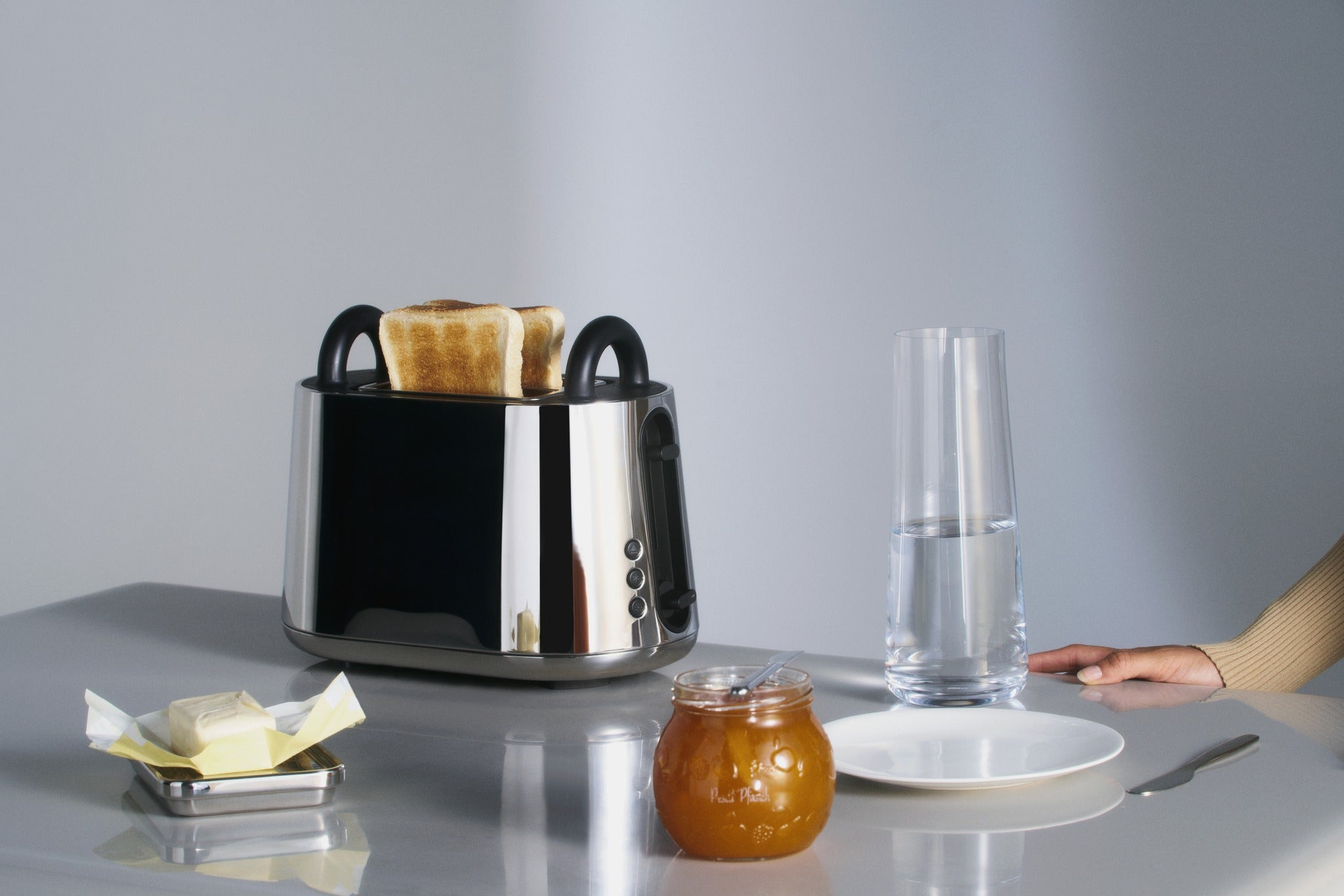 NE03 B/USA Toru Electric toaster