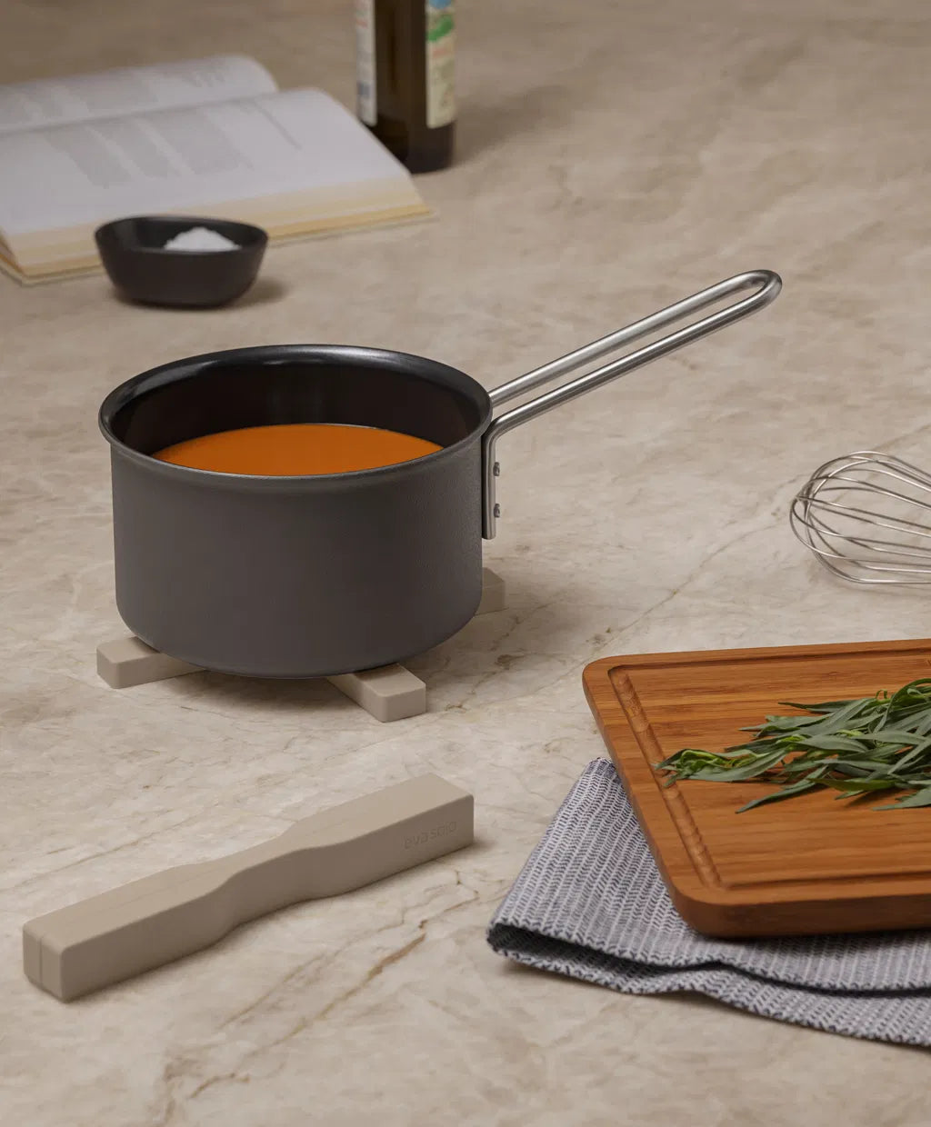 2 Magnetic trivets Carmel Cream