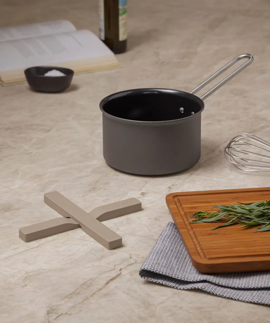 2 Magnetic trivets Carmel Cream