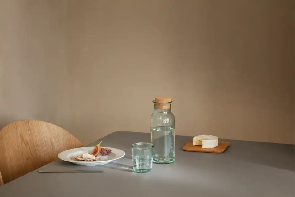 Recycled carafe w/cork 1l