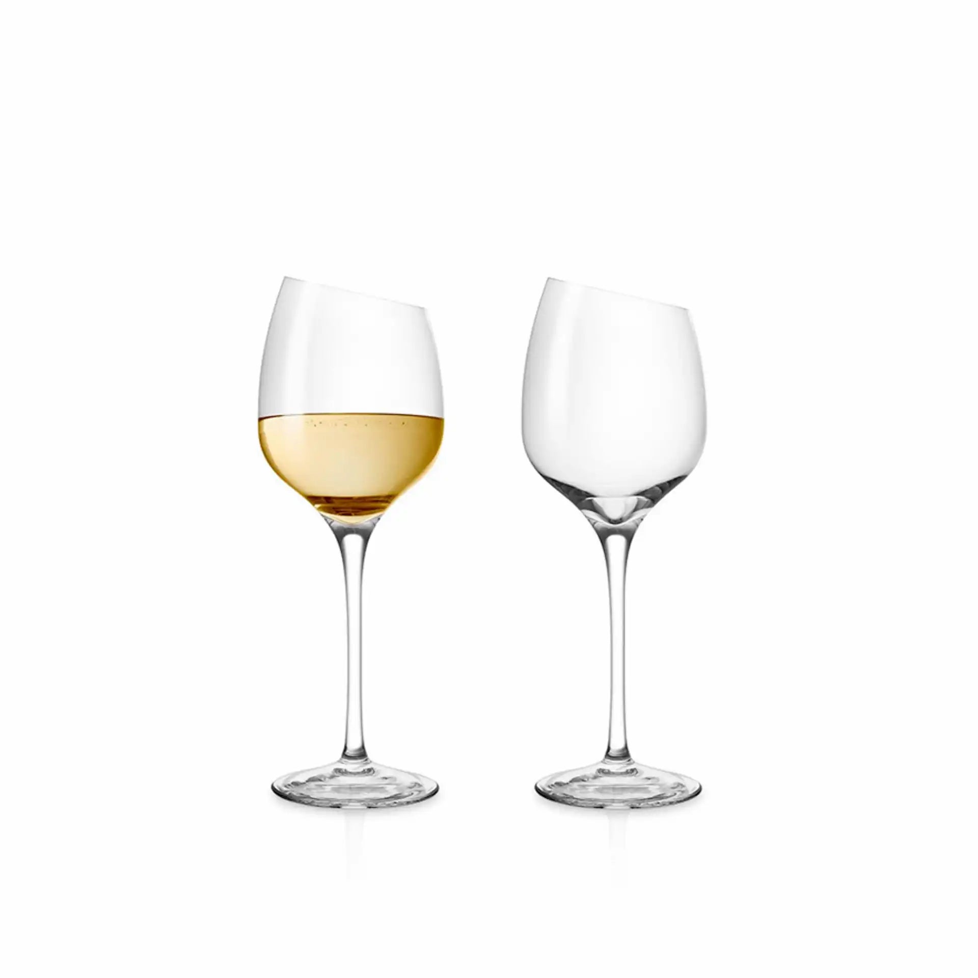 2 wineglasses Sauv Blanc