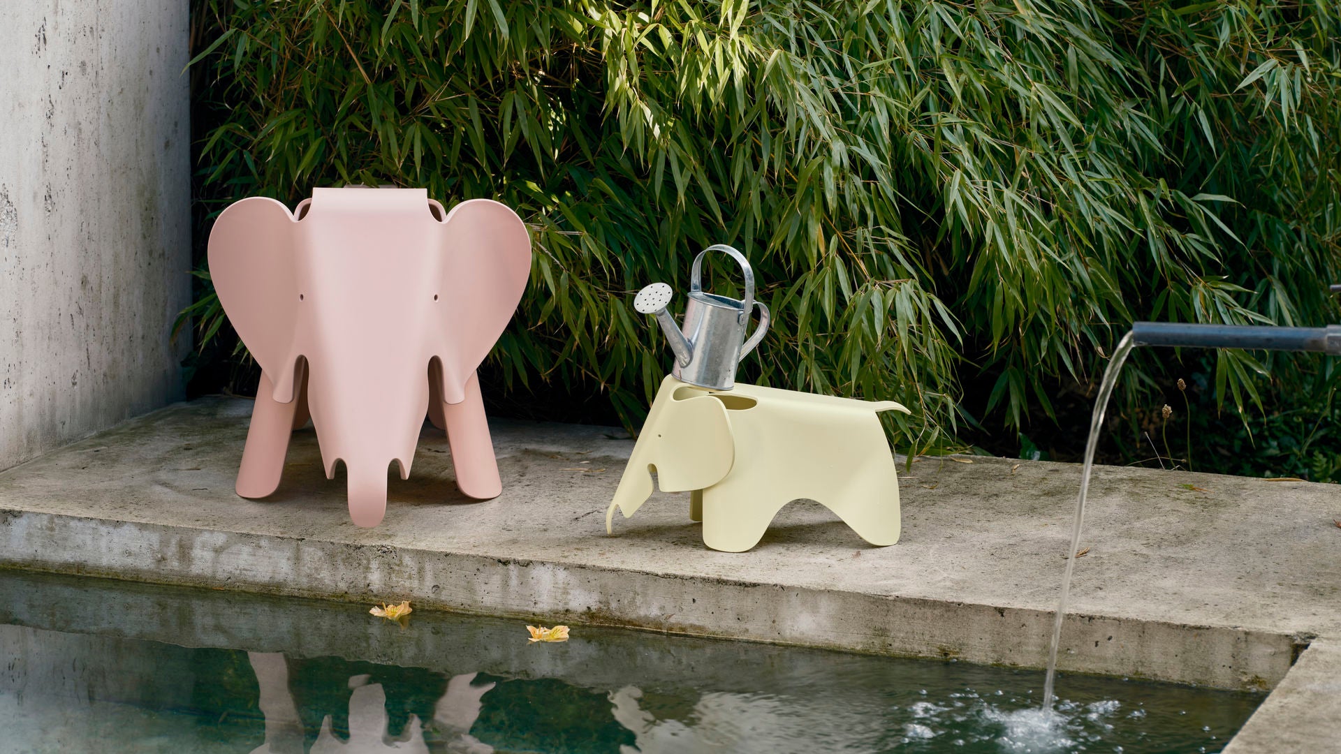 Eames Elephant RE Small