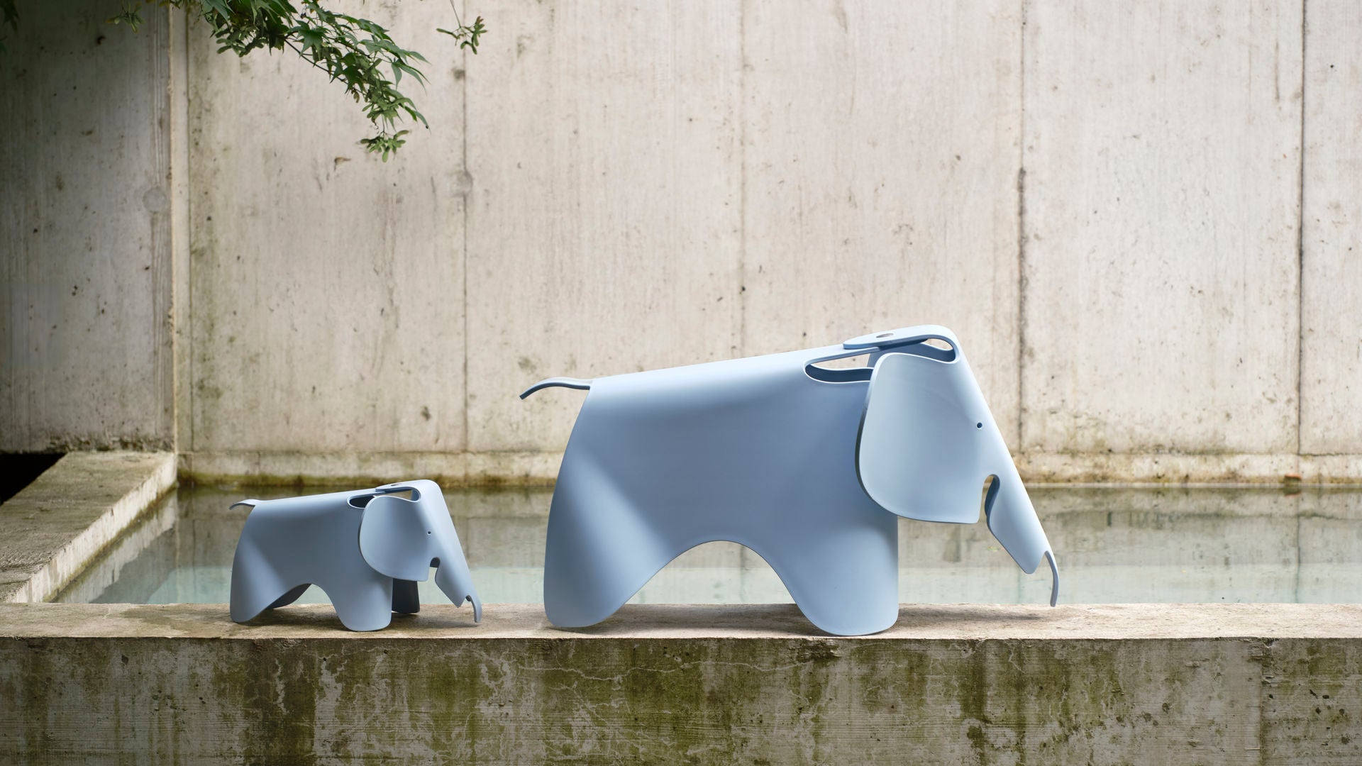 Eames Elephant RE Large
