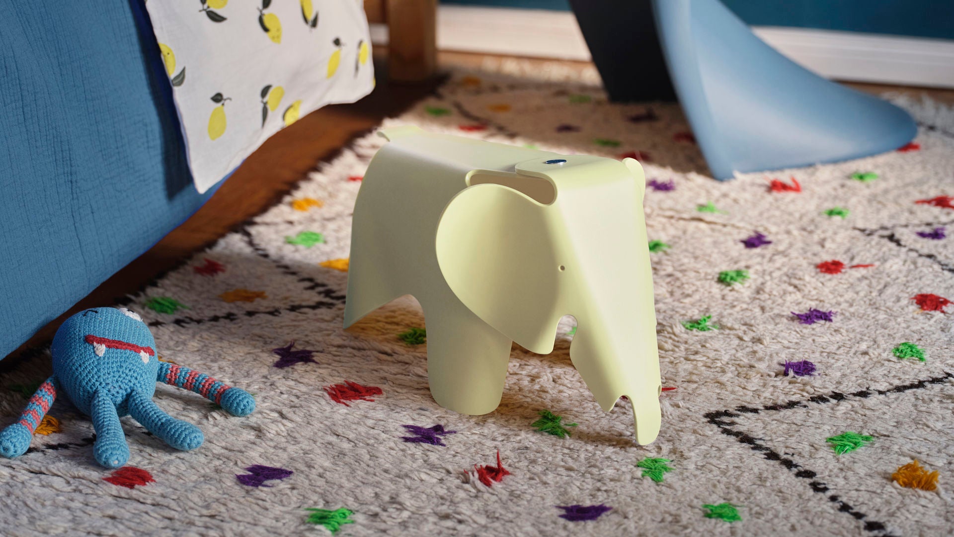 Eames Elephant RE Small
