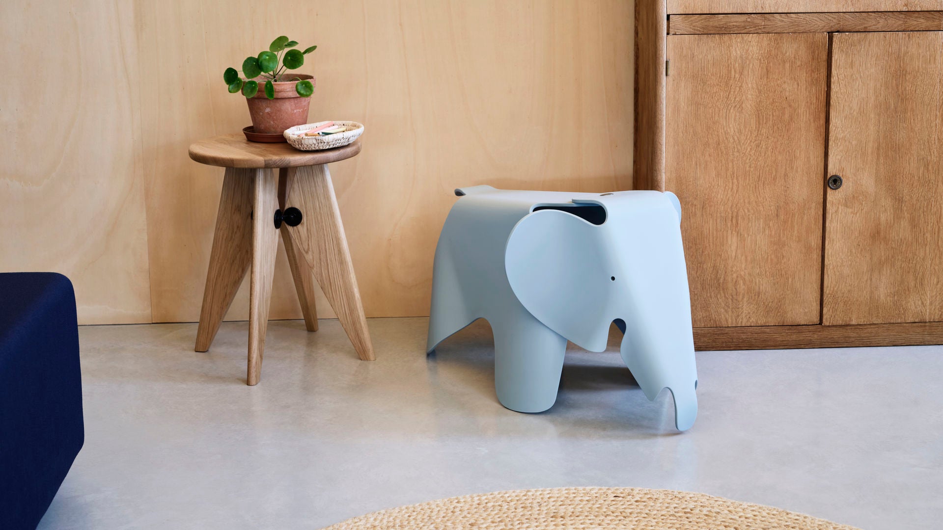 Eames Elephant RE Large