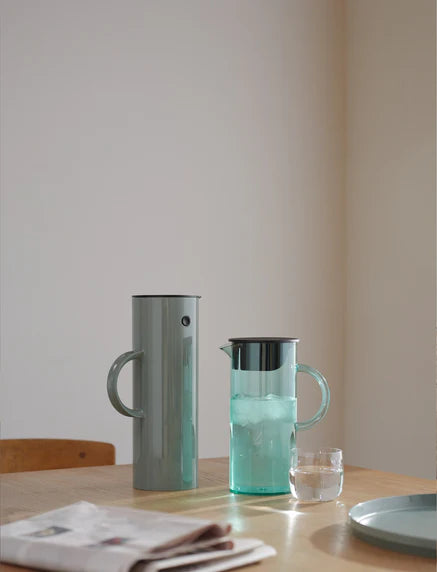 EM77 jug with lid 1.5 l. Dusty Green