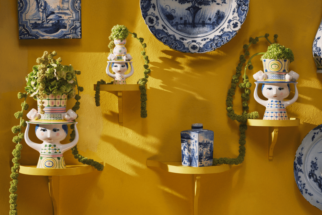 Lady With Hat Vase H20.5cm /  8.1" Blue