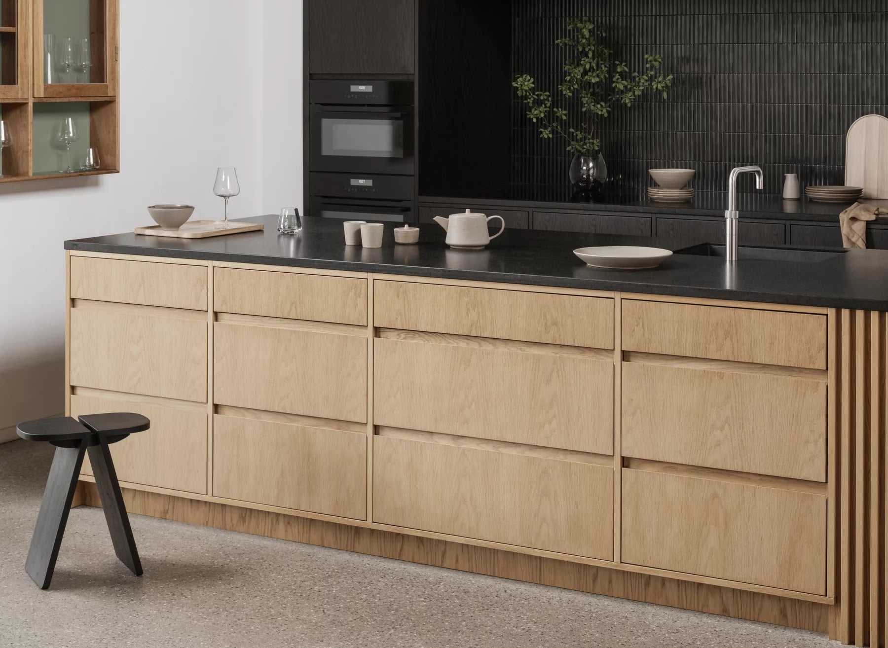OKU Serving tray - Color Oak Size Medium