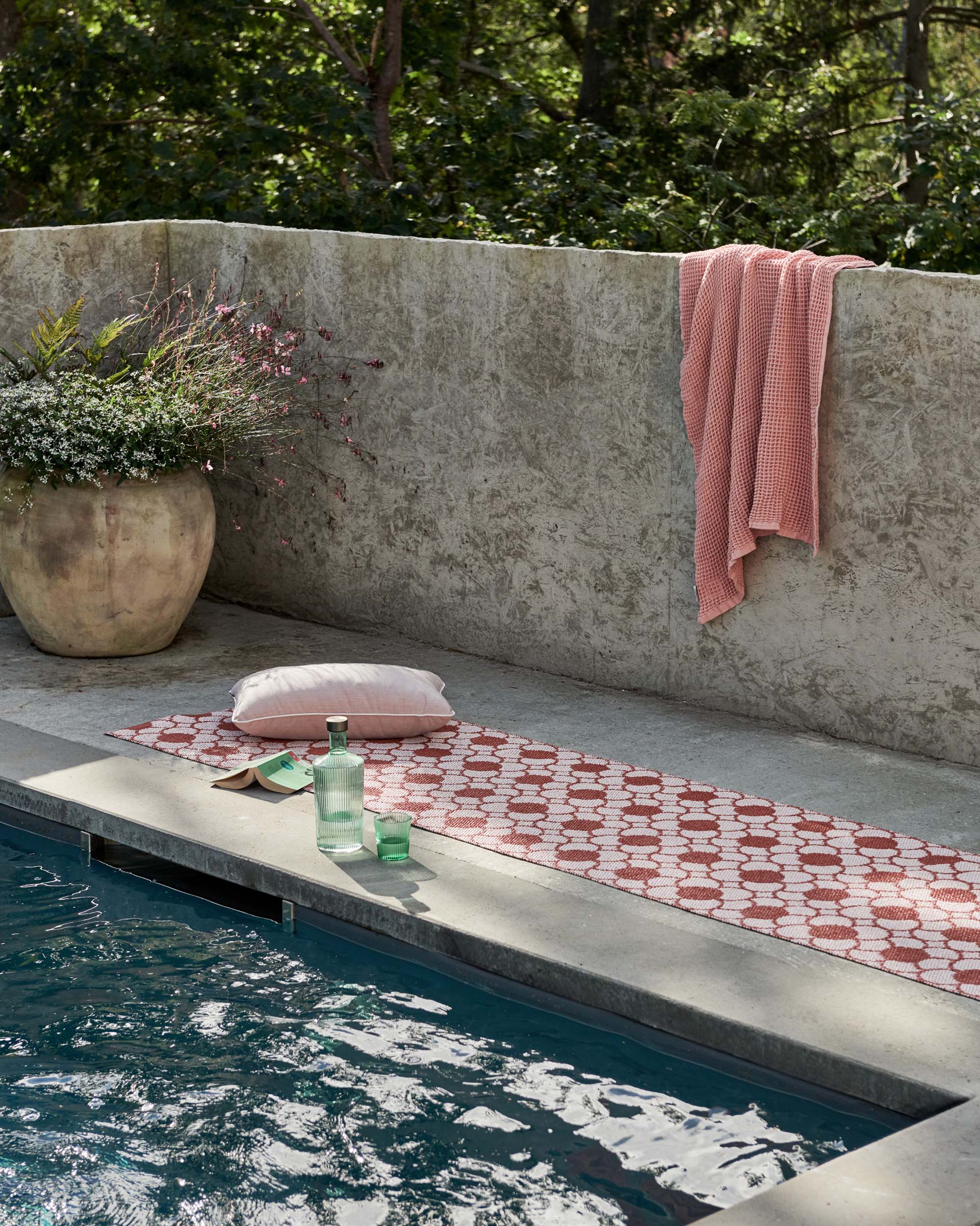70x100cm / 2.25x3.25ft Anya RUG - Brick/ Pearl Pink