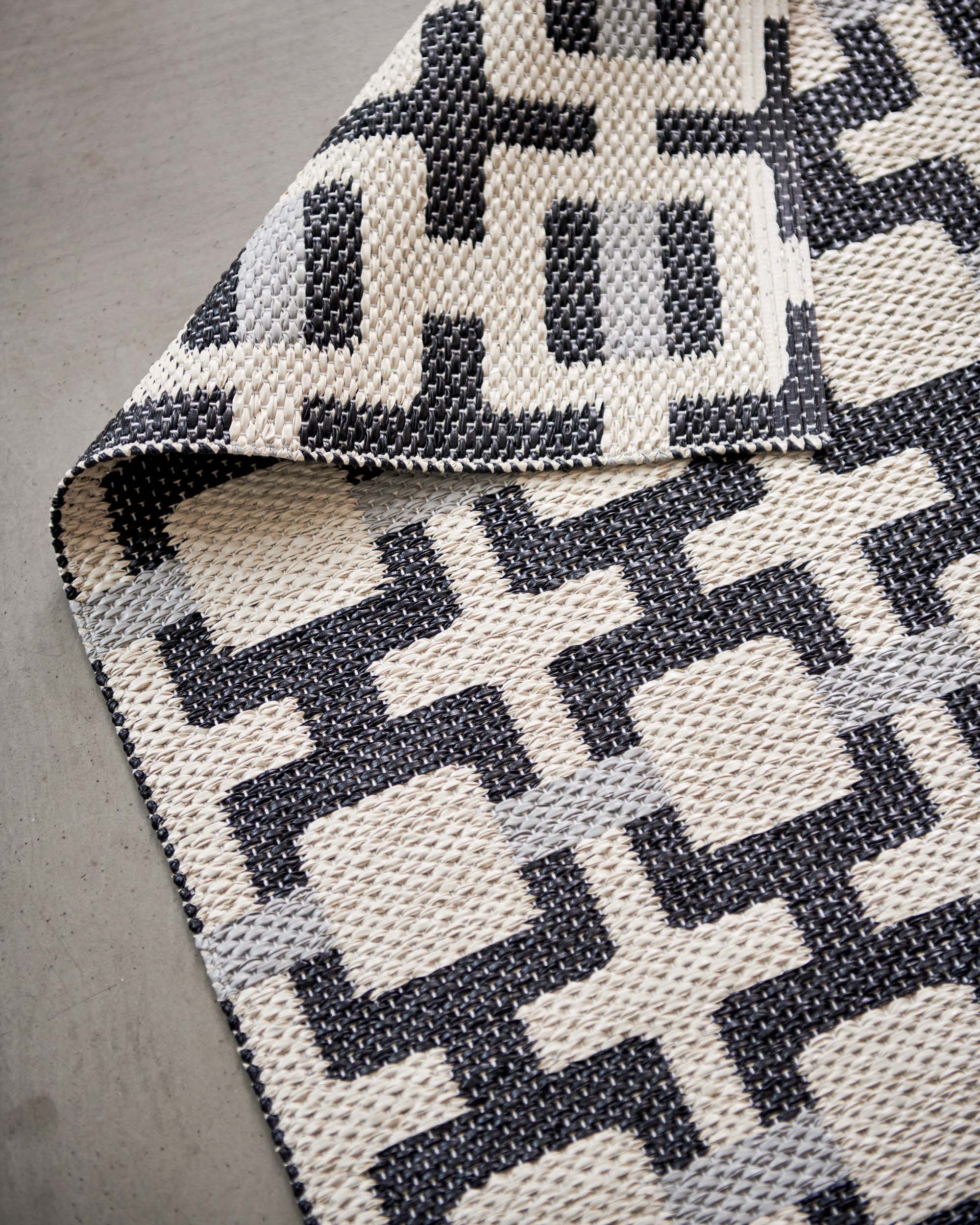 70x120 cm/2¼'x4' Tom Black/Cream/Warm Grey