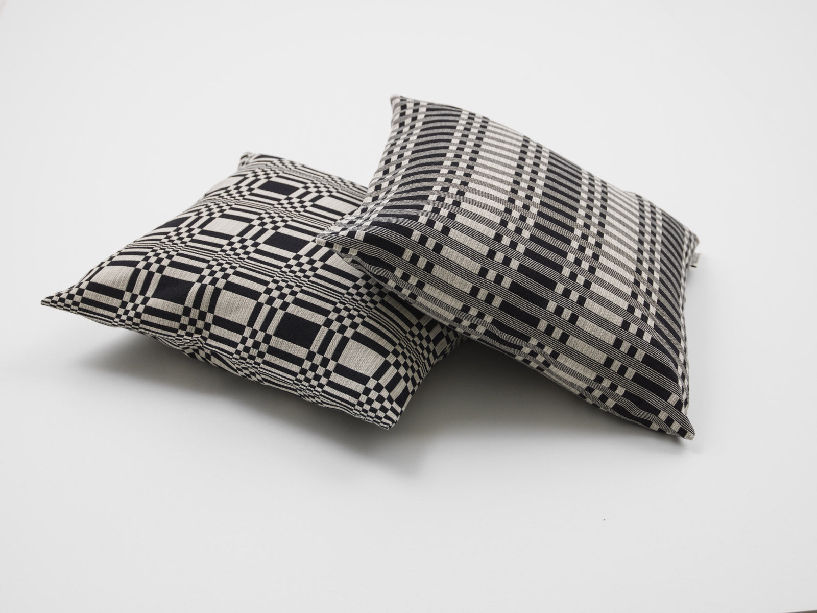 Cushion pillow 40x40 cm (cover only) -Doris, black