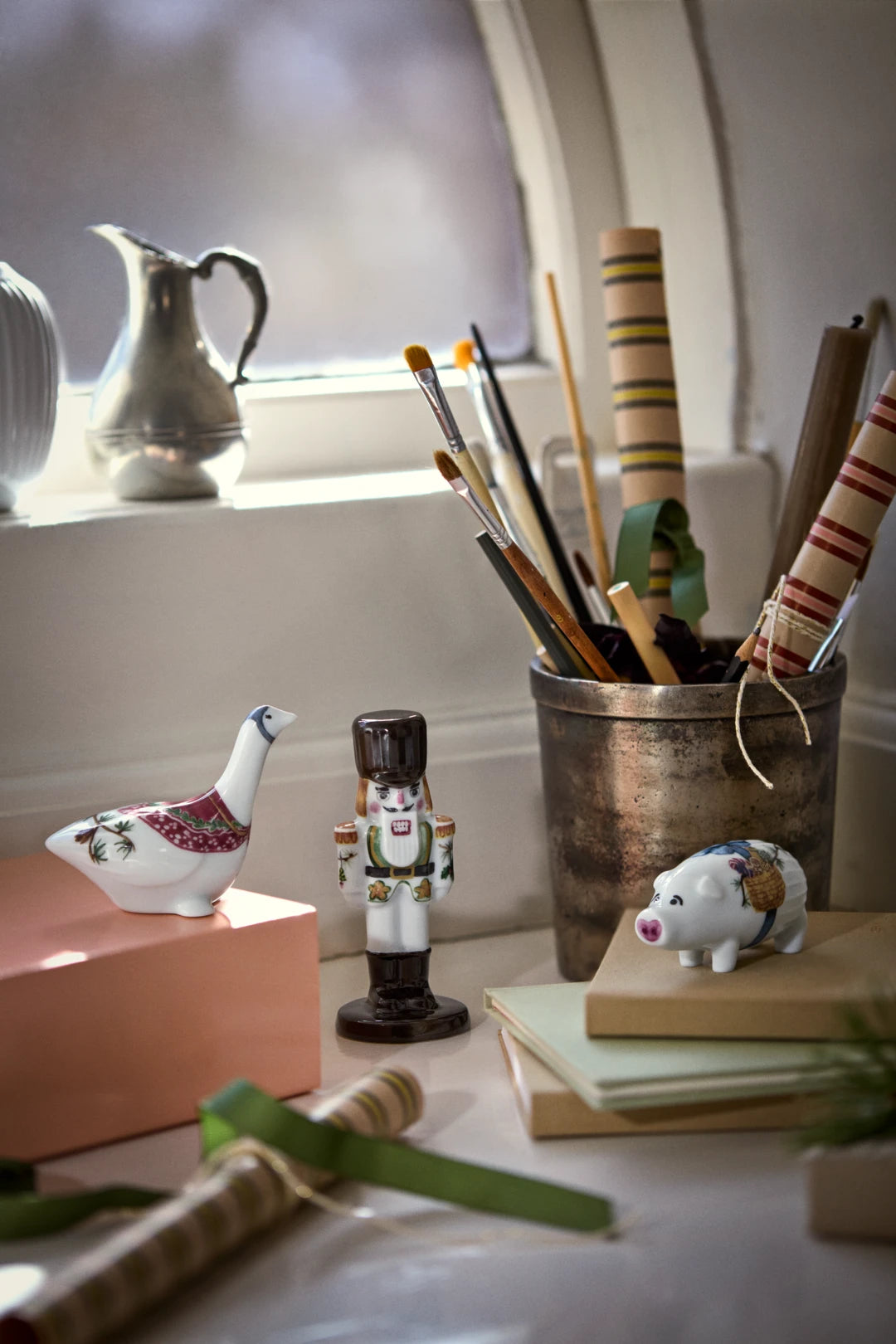 Hammershoi Christmas Pig white H4.5 cm  w. deco