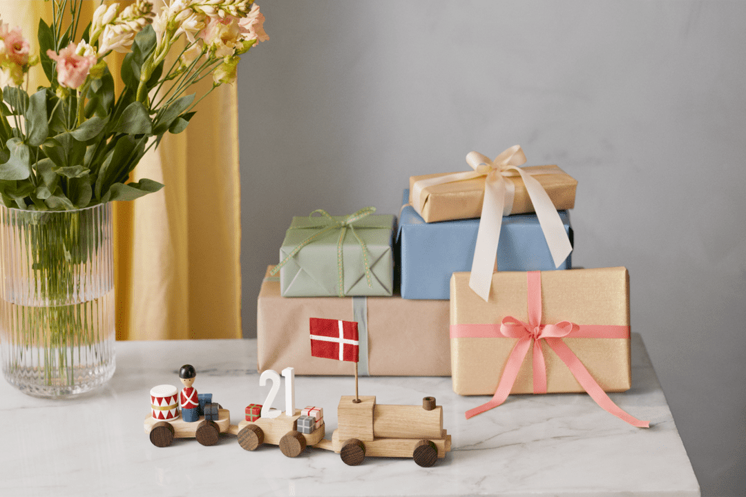 Birthday train Danish oak/smoked oak