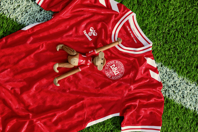 Monkey X DBU Man Monkey 2024 Small Teak/Limba