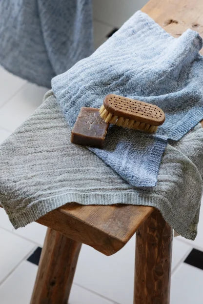 NYYTTI towel 38x38cm 68/white-olive