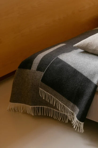 SUUNTA blanket 130x180cm+fringes 9/grey-white-black
