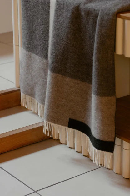 SUUNTA blanket 130x180cm+fringes 9/grey-white-black