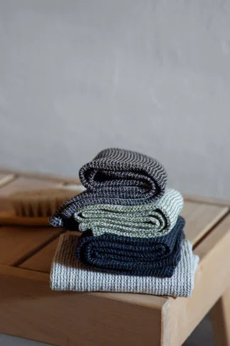 TERVA towel 48x70cm 24/black-blueberry