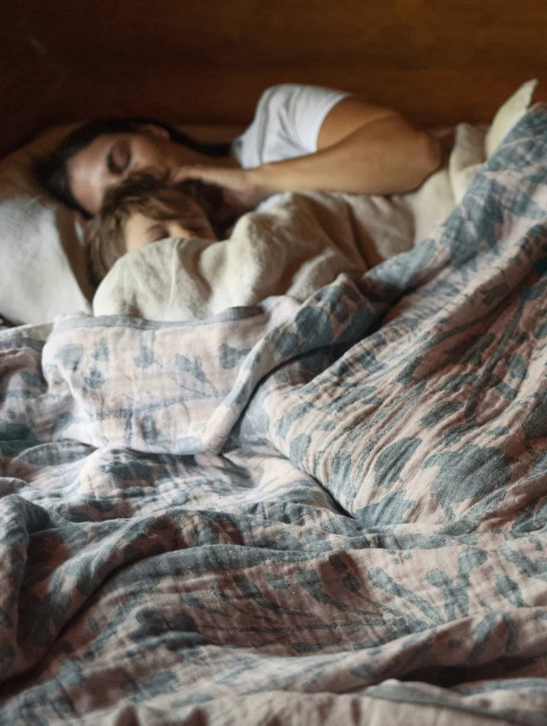 VILLIYRTIT tablecloth / bed cover -4/white-olive, 150 x 200 cm