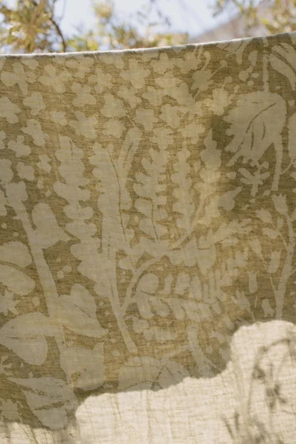 VILLIYRTIT tablecloth / bed cover -4/white-olive, 150 x 200 cm