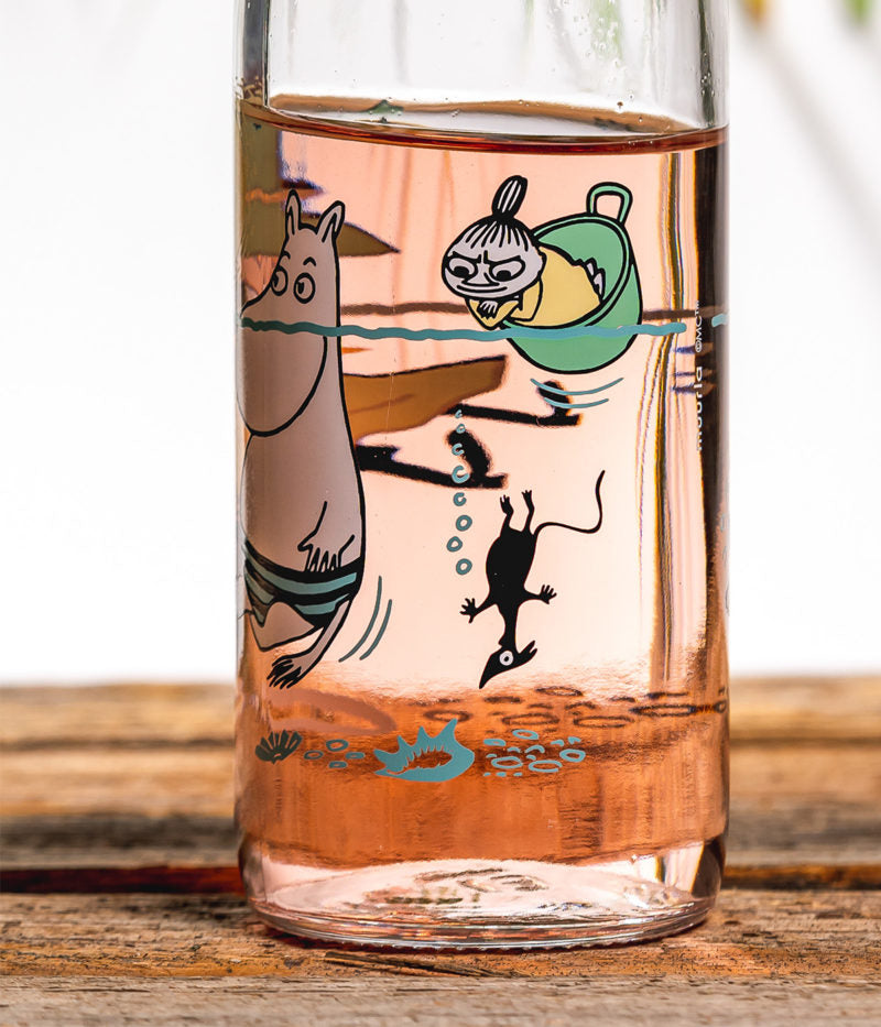 Moomin glass bottle Fun in the water 0,5L