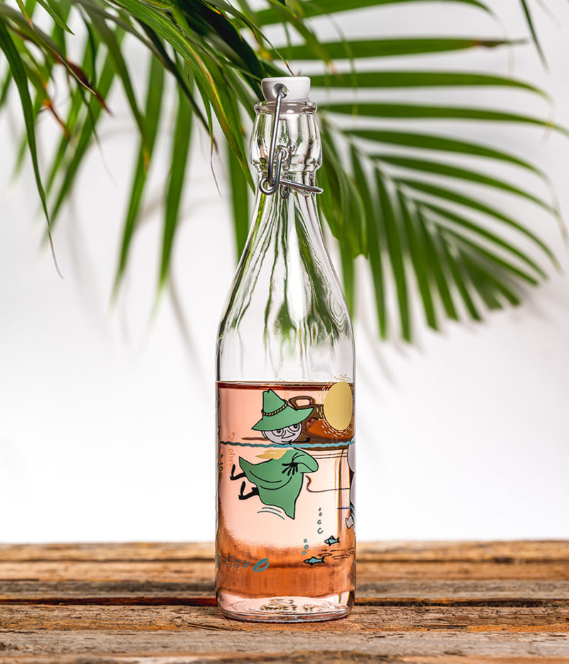Moomin glass bottle Fun in the water 0,5L