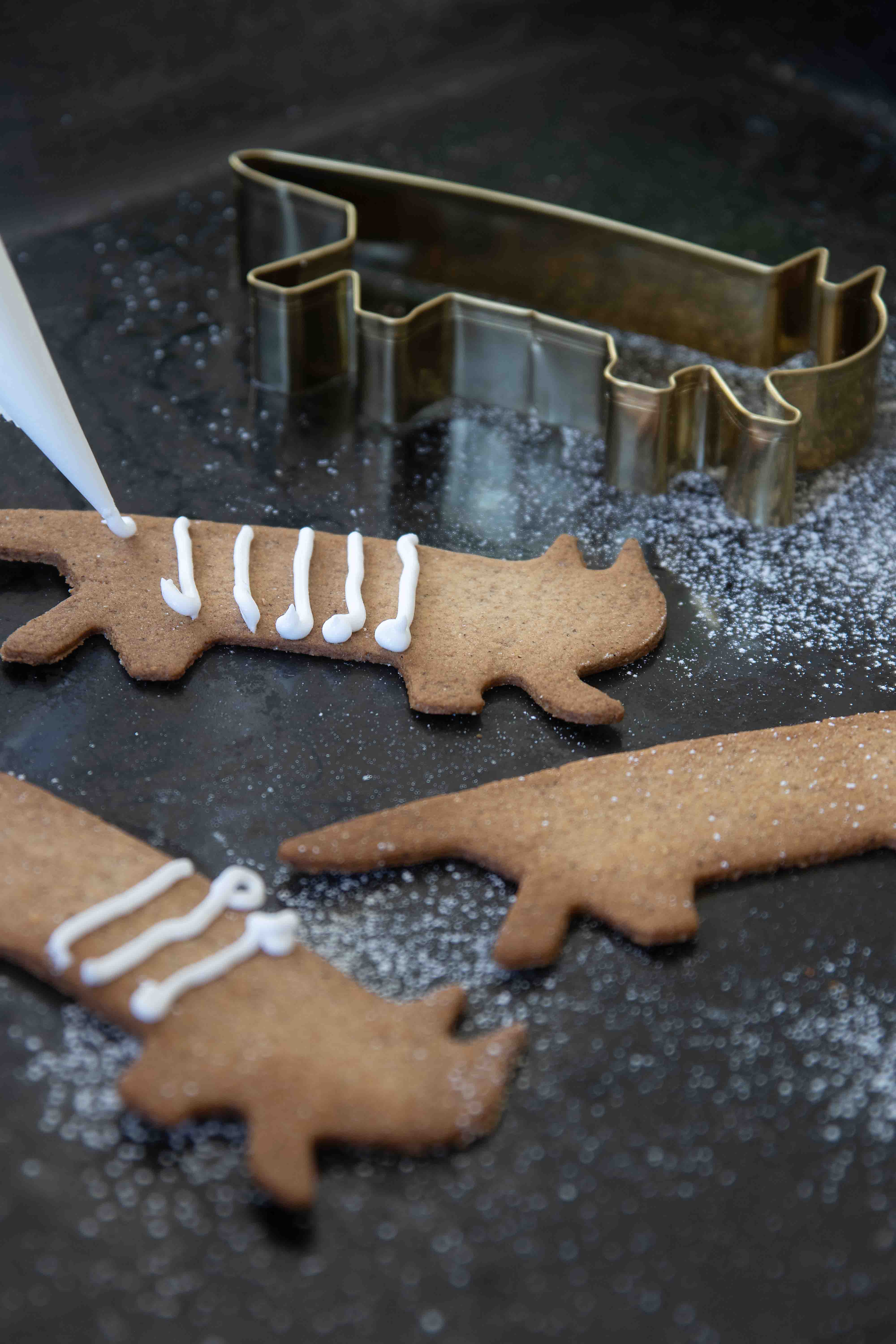 COOKIE CUTTER LISA LARSON MIKEY