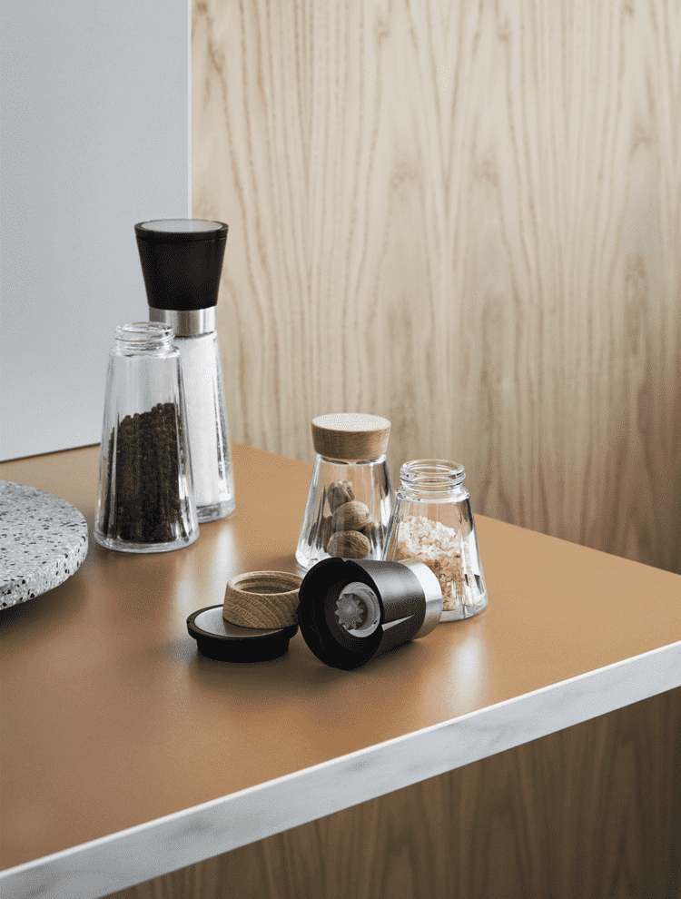 Rosendahl Grand Cru Spice Jar w/Oak Lid r 12 cl