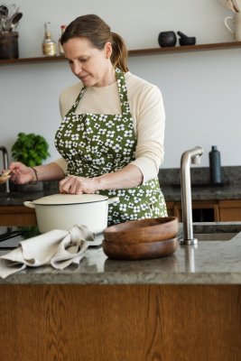 Belle Amie, apron, dark green