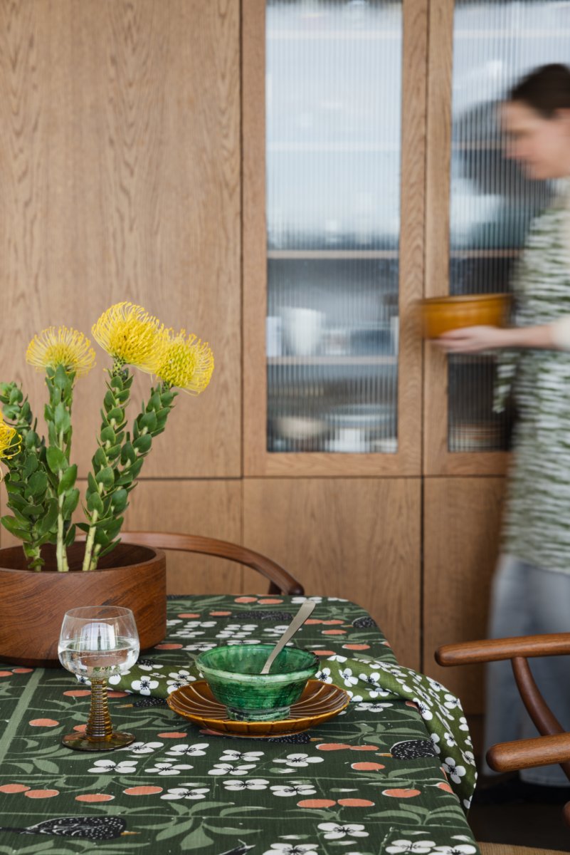 Körsbärsträdgården, table cloth, green, 145x250cm table cloth